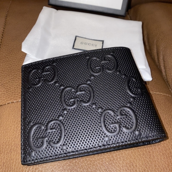 gucci gg embossed wallet